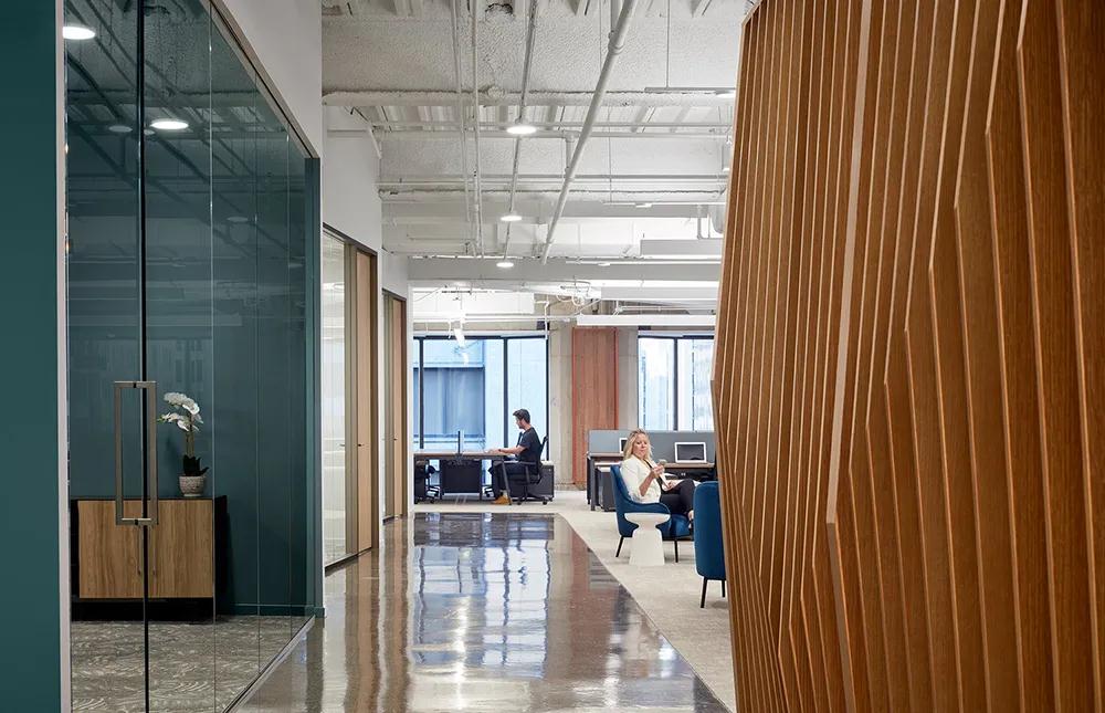 金屬奢華風(fēng) 芝加哥老建筑70 West Madison新型辦公室設(shè)計(jì)欣賞